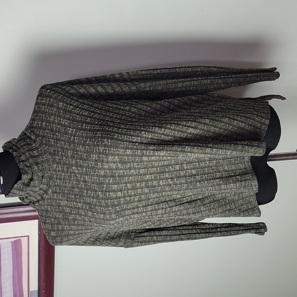 🎁 American Eagle Green turtle neck